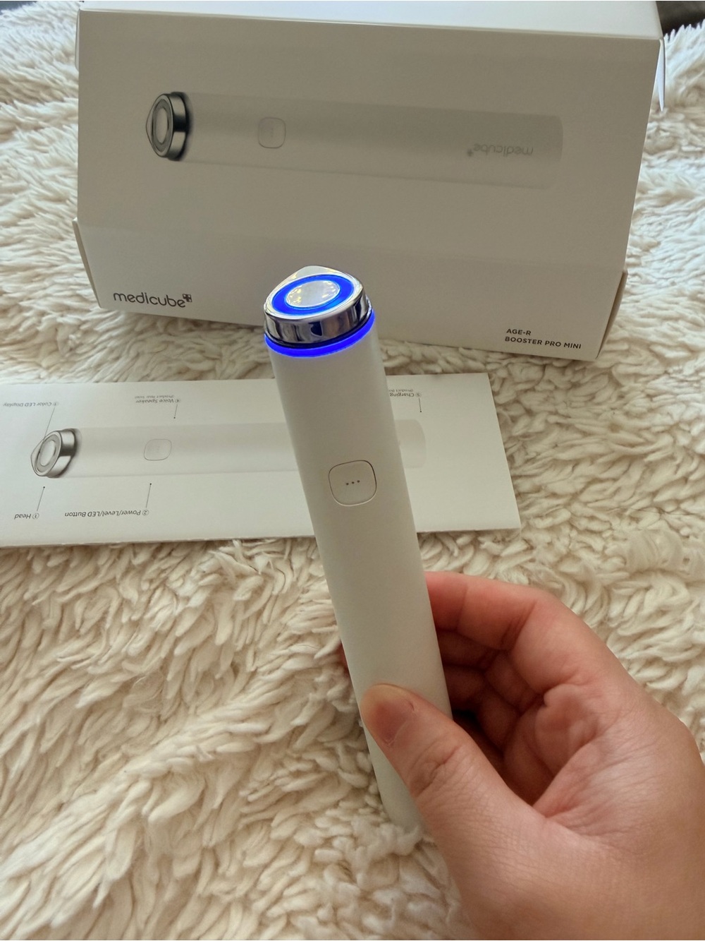 Medicube Age-R Booster Pro Mini - White - Picture 2 of 5